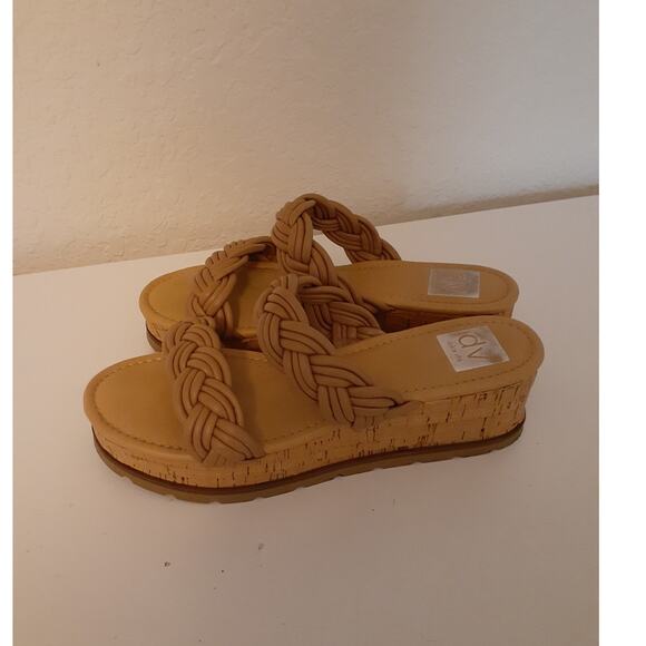 Dolce Vita Tan Strappy Slip On Platform Sandals size 8 - Neutral - Picture 1 of 6